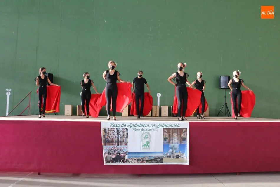 Foto 6 - Arrancan las fiestas en Villar de Peralonso con una bonita actuaci&oacute;n de sevillanas  