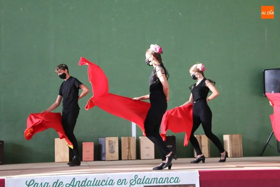 Foto 4 - Arrancan las fiestas en Villar de Peralonso con una bonita actuaci&oacute;n de sevillanas  