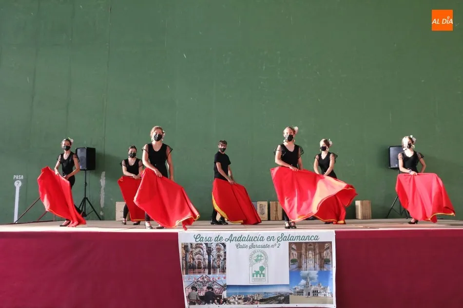 Foto 3 - Arrancan las fiestas en Villar de Peralonso con una bonita actuaci&oacute;n de sevillanas  
