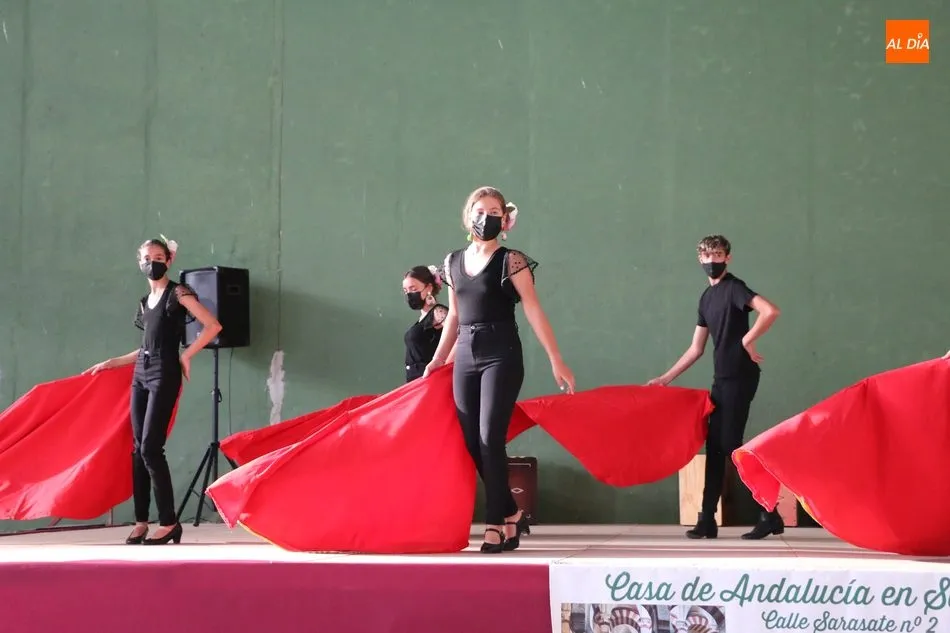 Foto 2 - Arrancan las fiestas en Villar de Peralonso con una bonita actuaci&oacute;n de sevillanas  