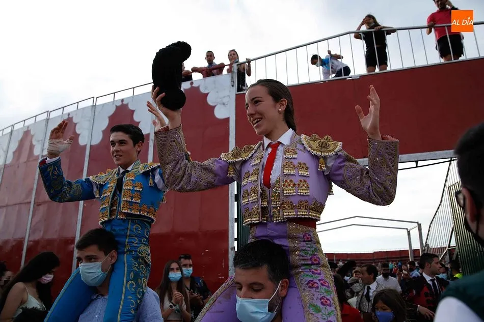 Foto 2 - Raquel Mart&iacute;n y Jarocho, a hombros en Carrascal de Barregas