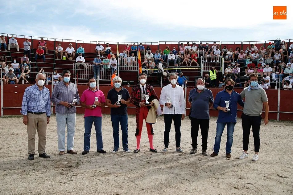 Foto 11 - Raquel Mart&iacute;n y Jarocho, a hombros en Carrascal de Barregas