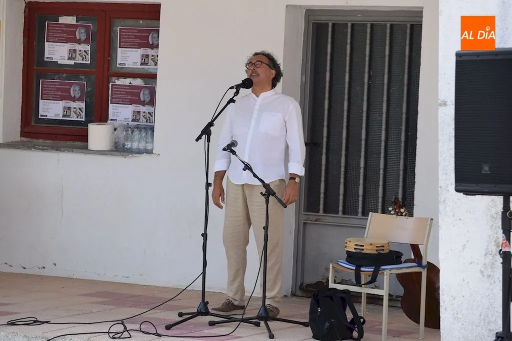Foto 6 - Santa In&eacute;s acoge la presentaci&oacute;n de dos publicaciones del periodista Valent&iacute;n Mart&iacute;n