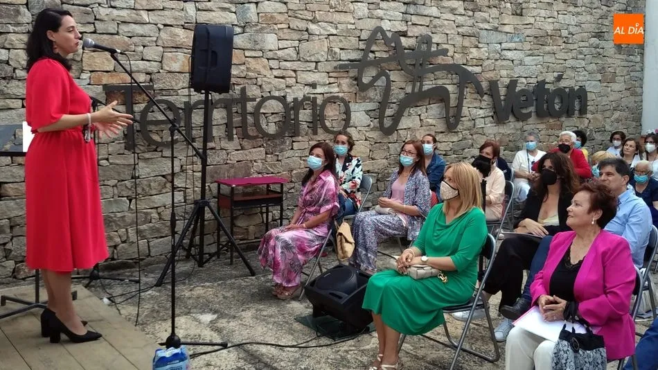 Foto 10 - Encuentro de la literatura y la m&uacute;sica en la gala de entrega de los premios del certamen Carmen...