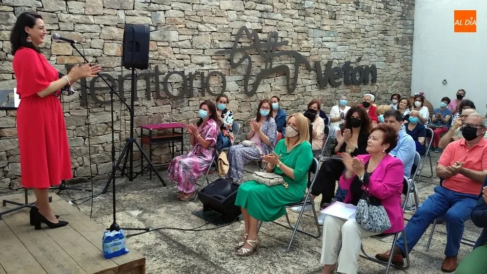 Foto 11 - Encuentro de la literatura y la m&uacute;sica en la gala de entrega de los premios del certamen Carmen...