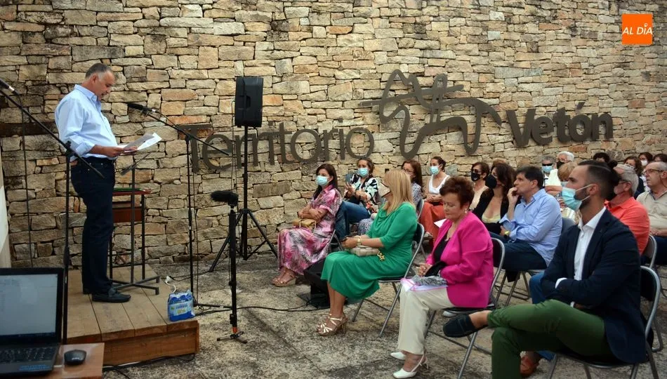 Foto 9 - Encuentro de la literatura y la m&uacute;sica en la gala de entrega de los premios del certamen Carmen...