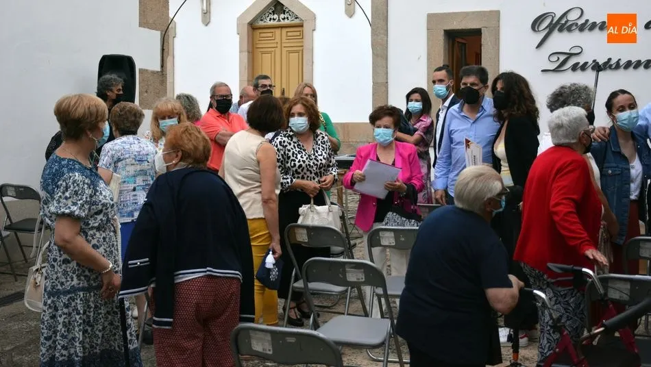 Foto 3 - Encuentro de la literatura y la m&uacute;sica en la gala de entrega de los premios del certamen Carmen...