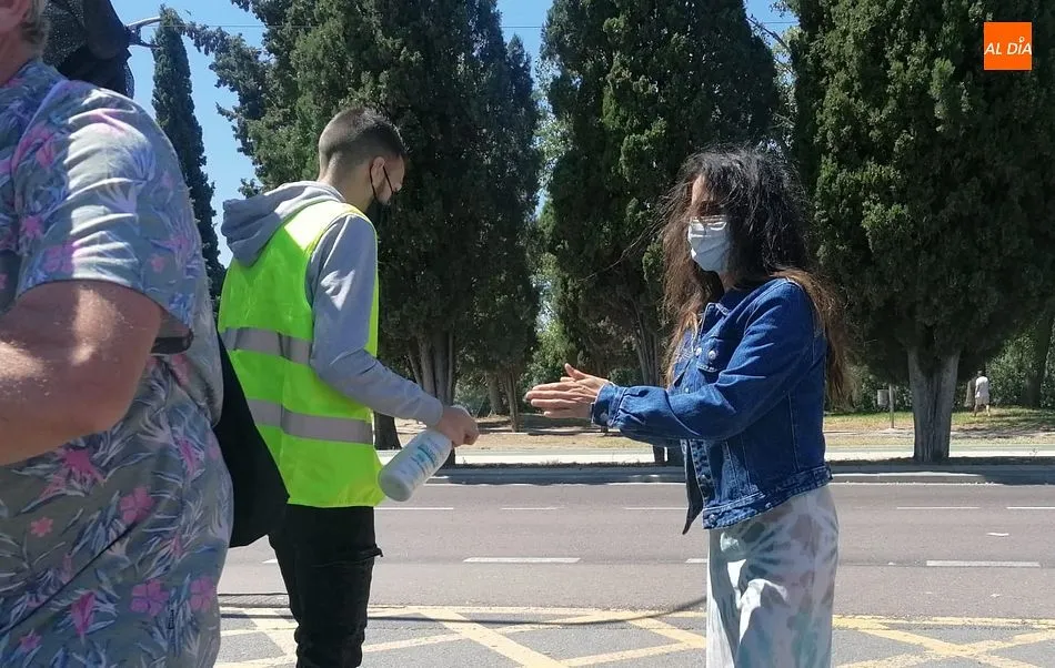 Foto 4 - Los salmantinos disfrutan del soleado domingo sin alejarse de la mascarilla