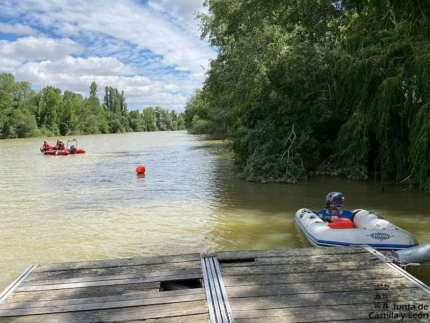 Foto 2 - Los servicios de emergencia localizan el cuerpo del var&oacute;n al que se buscaba en el Pisuerga