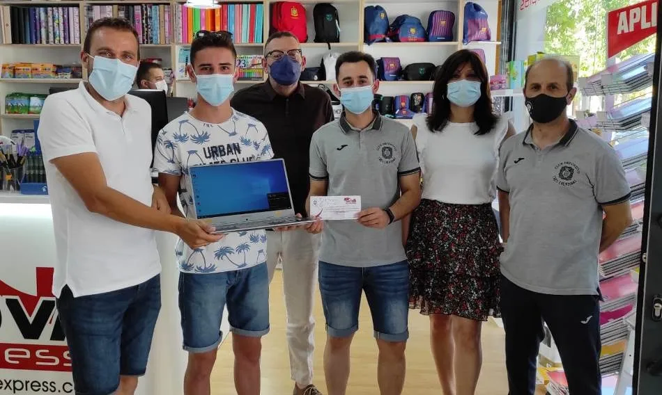 Jorge Castaño Ortega se lleva el ordenador puesto en juego por el III Columnas  