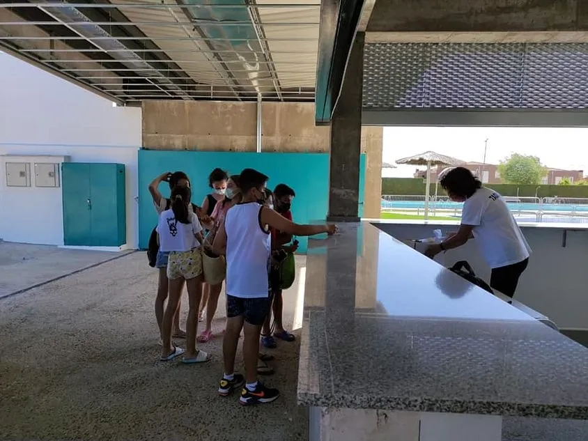 Foto 3 - Guijuelo, La Alberca y Los Santos inician su temporada de ba&ntilde;o en las piscinas municipales