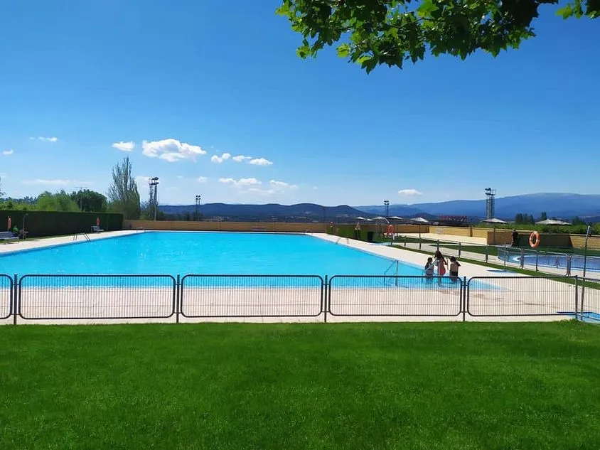 Foto 2 - Guijuelo, La Alberca y Los Santos inician su temporada de ba&ntilde;o en las piscinas municipales