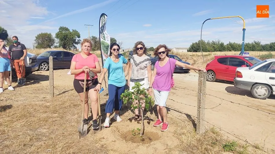 Participantes en el Proyecto Arbolar en Cantalpino.| Jorge Holguera