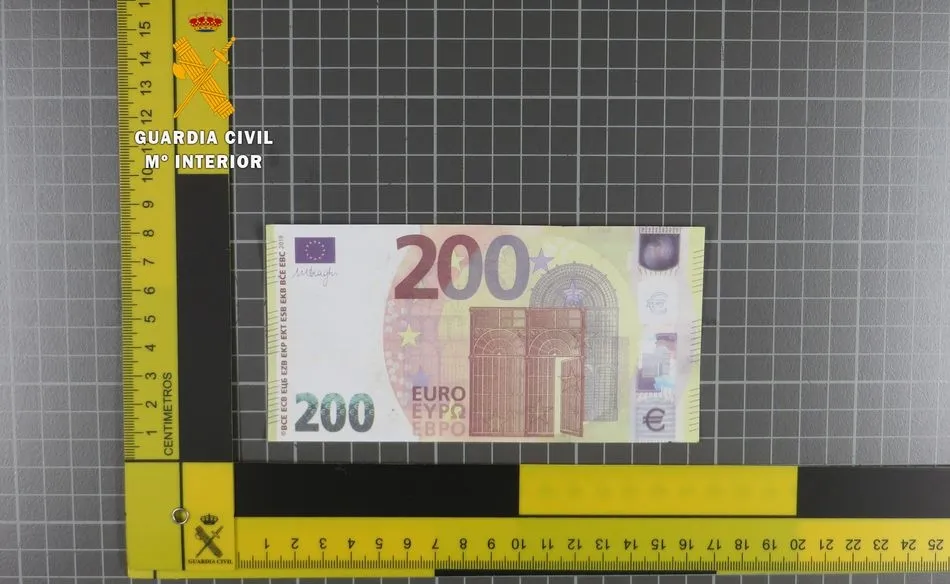 Foto 2 - Trabajadores del Pol&iacute;gono Los Montalvos encuentran dos bolsas con un mill&oacute;n de euros en billetes...