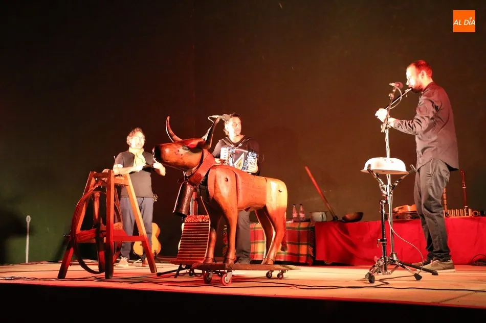 Foto 10 - Gabriel Calvo anima con su m&uacute;sica las fiestas en Villar de Peralonso  