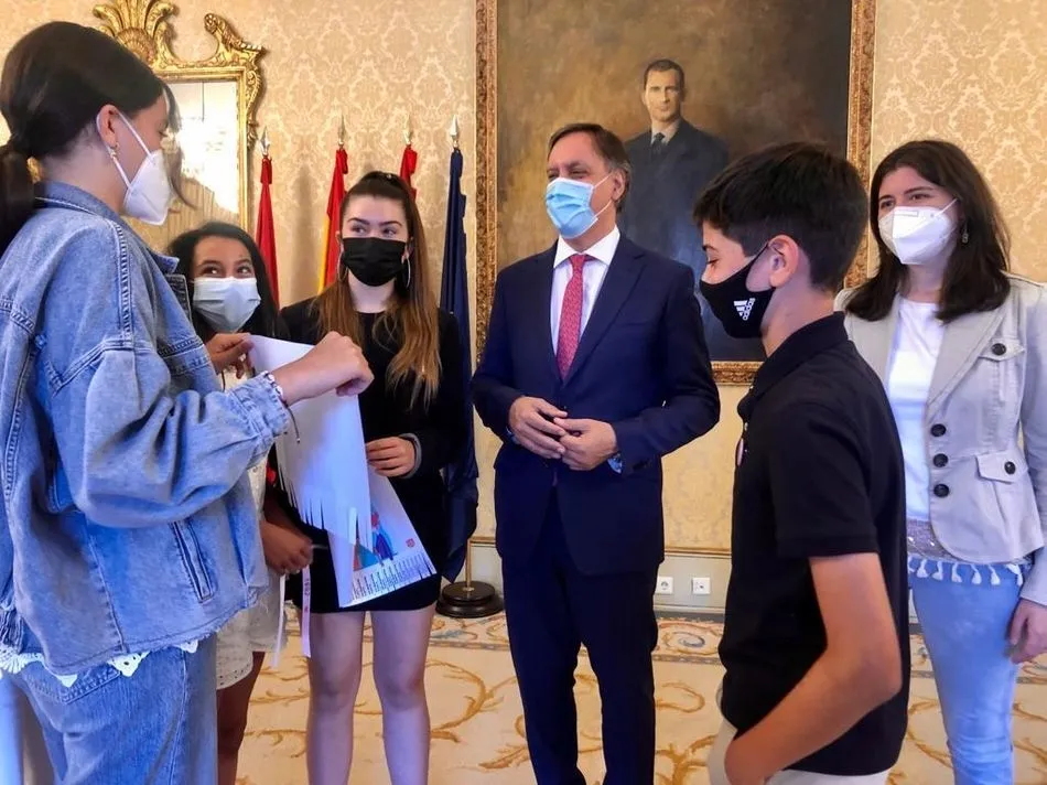 Foto 5 - El alcalde agradece a escolares salmantinos sus proyectos para mejorar el futuro  