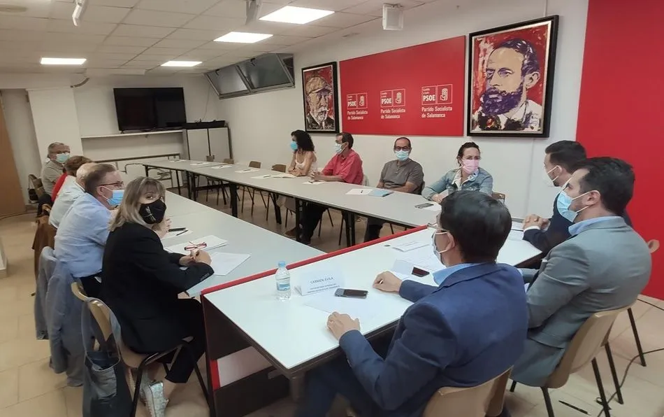 Reunión de Tudanca, en Salamanca, con colectivos sanitarios de esta provincia. Foto EP
