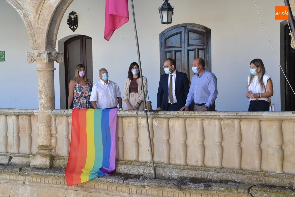 Foto 3 - Ciudad Rodrigo renueva su compromiso con el D&iacute;a Internacional del Orgullo LGTBIQ+  