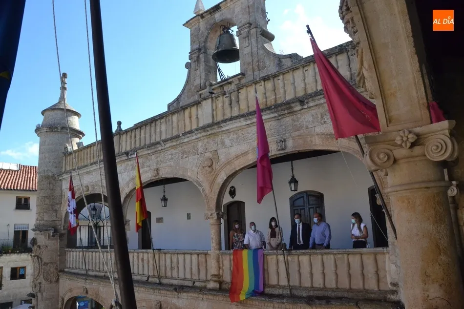 Foto 2 - Ciudad Rodrigo renueva su compromiso con el D&iacute;a Internacional del Orgullo LGTBIQ+  