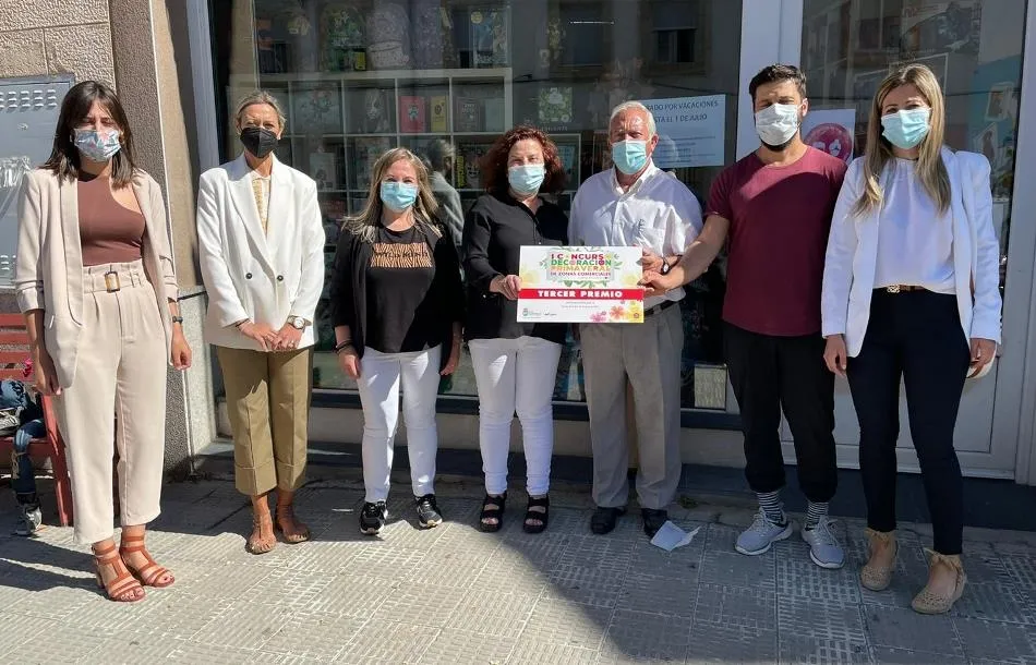 Foto 6 - Entregados en una ruta zona a zona los premios del Concurso de Decoraci&oacute;n Primaveral  