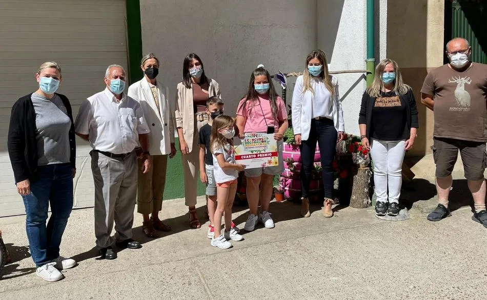 Foto 5 - Entregados en una ruta zona a zona los premios del Concurso de Decoraci&oacute;n Primaveral  