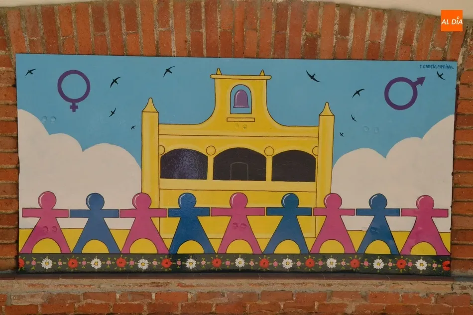 Foto 4 - El templete de La Glorieta incorpora cuatro coloridos paneles para reivindicar la igualdad  