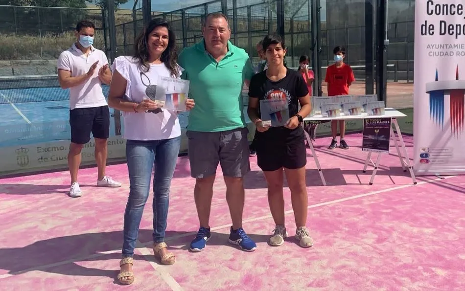 Foto 7 - Luismi y Goyo, &Aacute;ngela y Silvia, y Sergio y Lupe triunfan en el 1&ordm; Torneo del Club de P&aacute;del  