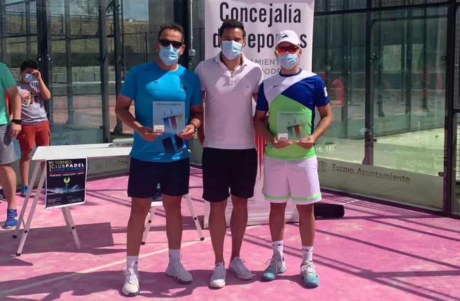 Foto 8 - Luismi y Goyo, &Aacute;ngela y Silvia, y Sergio y Lupe triunfan en el 1&ordm; Torneo del Club de P&aacute;del  