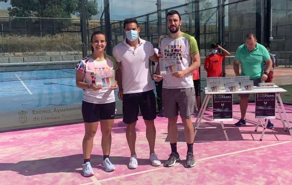 Foto 4 - Luismi y Goyo, &Aacute;ngela y Silvia, y Sergio y Lupe triunfan en el 1&ordm; Torneo del Club de P&aacute;del  