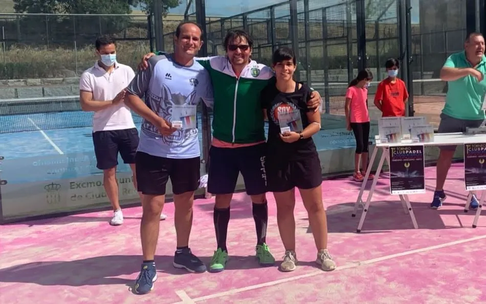 Foto 3 - Luismi y Goyo, &Aacute;ngela y Silvia, y Sergio y Lupe triunfan en el 1&ordm; Torneo del Club de P&aacute;del  