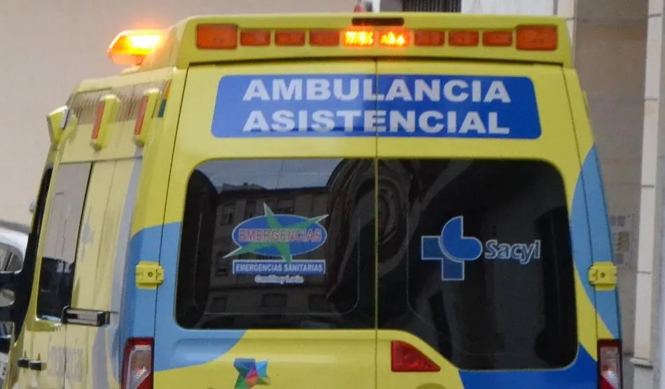 Hallado un hombre inconsciente junto a un vehículo volcado en Espeja  