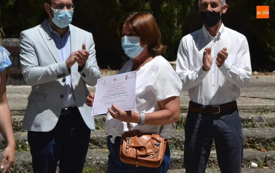Foto 9 - Entregados los diplomas a los 54 participantes en los cursos del Centro de Nuevas Tecnolog&iacute;as  