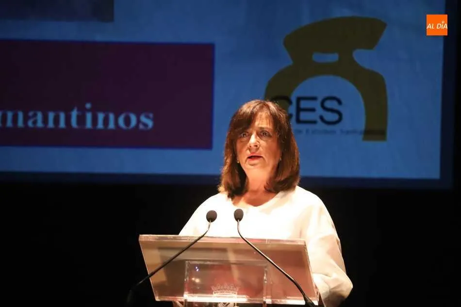 Foto 2 - Isabel Bernardo pronuncia su discurso de ingreso en el Centro de Estudios Salmantinos&nbsp;