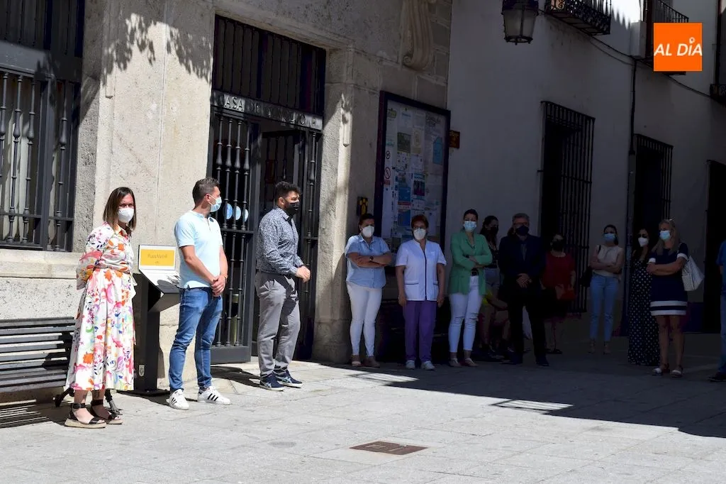 Foto 3 - Concentraci&oacute;n y minuto de silencio en repulsa de la violencia de g&eacute;nero