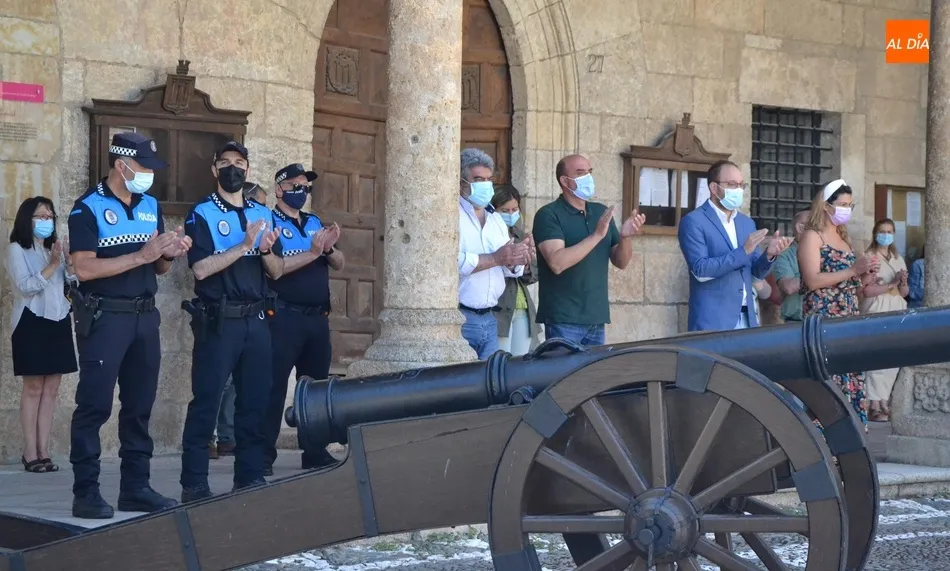 Foto 2 - Ciudad Rodrigo se suma al minuto de silencio en memoria de la mujer de Do&ntilde;inos asesinada  