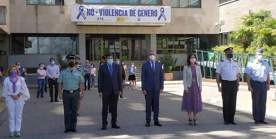 Concentración de condena ante la Delegación del Gobierno por la última muerte de una mujer en CyL por violencia machista. Foto EP