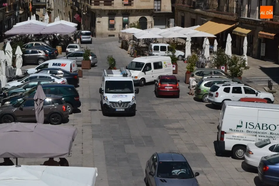 Los vehículos se despiden hasta septiembre de la Plaza Mayor mirobrigense  