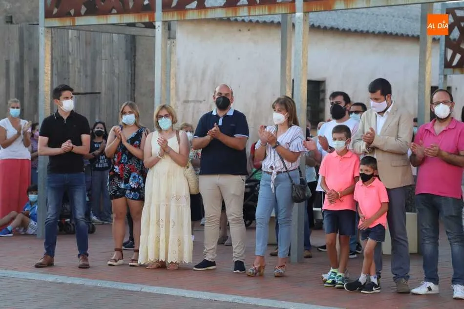 Foto 11 - Concentraci&oacute;n silenciosa en Do&ntilde;inos en recuerdo a la &uacute;ltima v&iacute;ctima de violencia de g&eacute;nero  