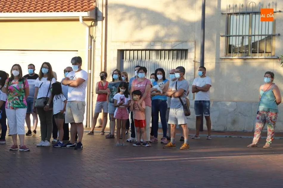 Foto 9 - Concentraci&oacute;n silenciosa en Do&ntilde;inos en recuerdo a la &uacute;ltima v&iacute;ctima de violencia de g&eacute;nero  