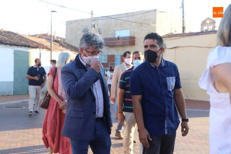 Foto 5 - Concentraci&oacute;n silenciosa en Do&ntilde;inos en recuerdo a la &uacute;ltima v&iacute;ctima de violencia de g&eacute;nero  