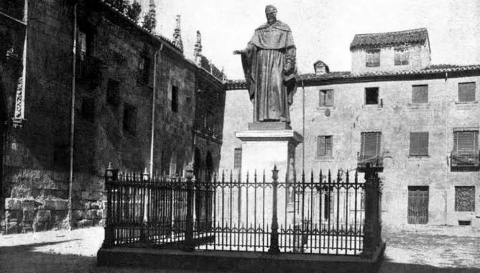 Foto 2 - La estatua de Fray Luis de Le&oacute;n, el primer monumento p&uacute;blico que se levanta en Salamanca