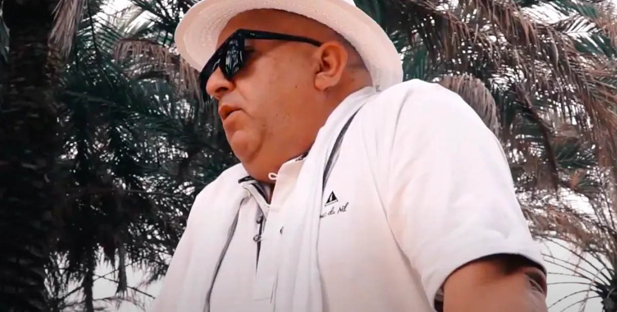 Chapela, durante una escena del videoclip de Pecadora