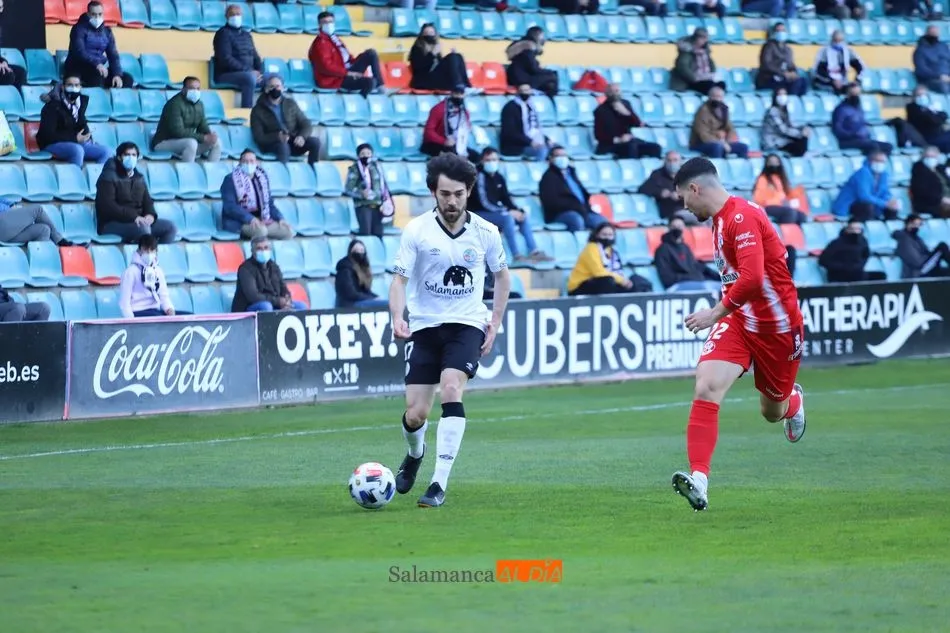 Javi Navas en el partido ante el Zamora de la pasada campaña en el Helmántico