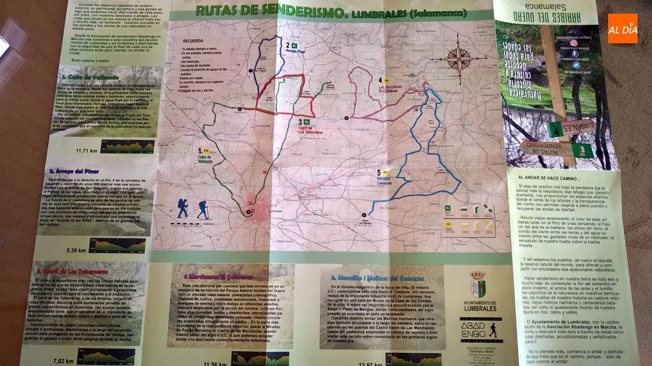 Portada del folleto de las rutas de senderismo de Lumbrales