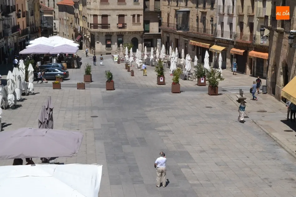 La Plaza Mayor mirobrigense luce ya libre de vehículos  