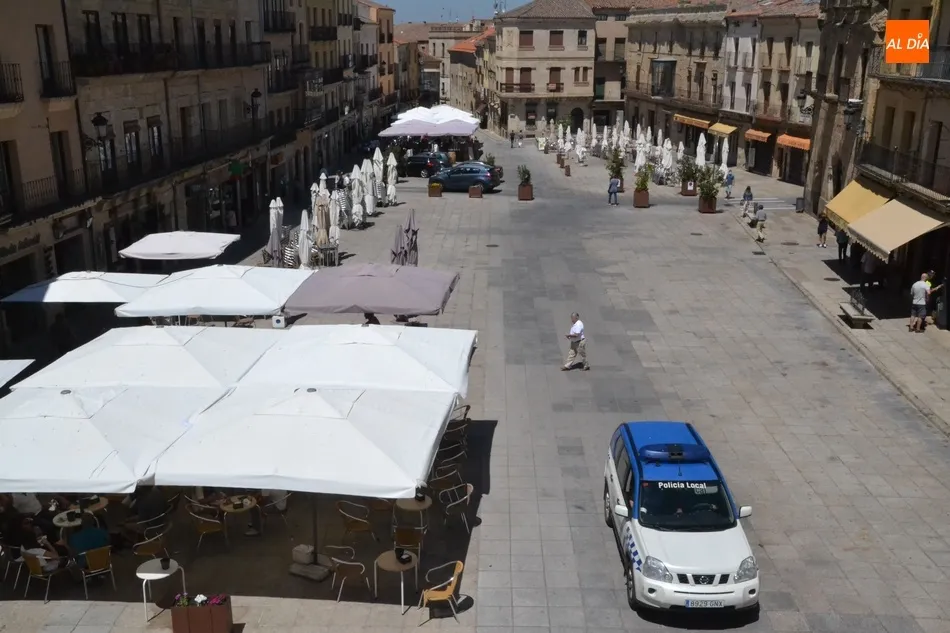 Foto 4 - La Plaza Mayor mirobrigense luce ya libre de veh&iacute;culos  