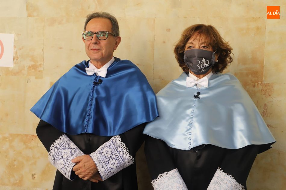 El químico Avelino Corma y la escritora Ana Blandiana. Foto de Lydia González