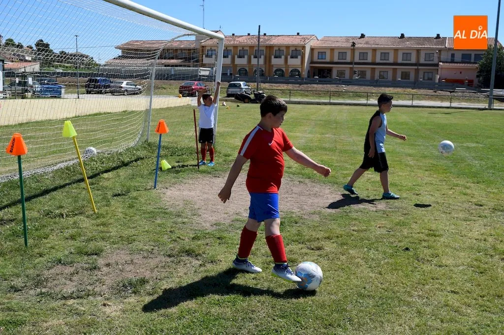 Foto 10 - F&uacute;tbol y mucho m&aacute;s deporte con el IV Campus de Verano del Alba de Tormes Club de F&uacute;tbol