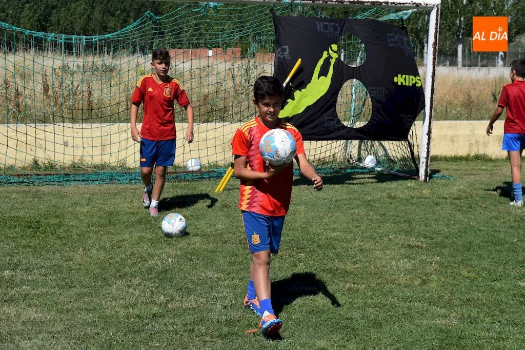 Foto 8 - F&uacute;tbol y mucho m&aacute;s deporte con el IV Campus de Verano del Alba de Tormes Club de F&uacute;tbol
