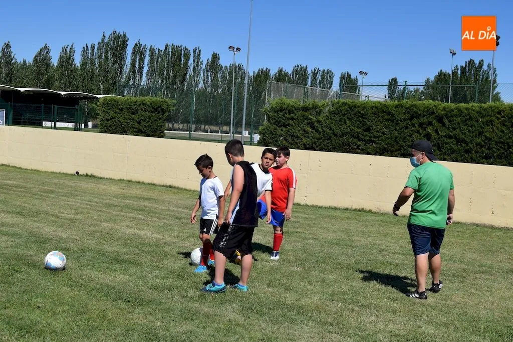 Foto 7 - F&uacute;tbol y mucho m&aacute;s deporte con el IV Campus de Verano del Alba de Tormes Club de F&uacute;tbol